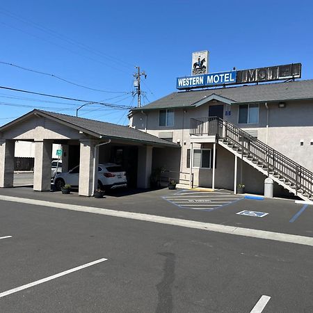 Western Motel Salinas Eksteriør bilde